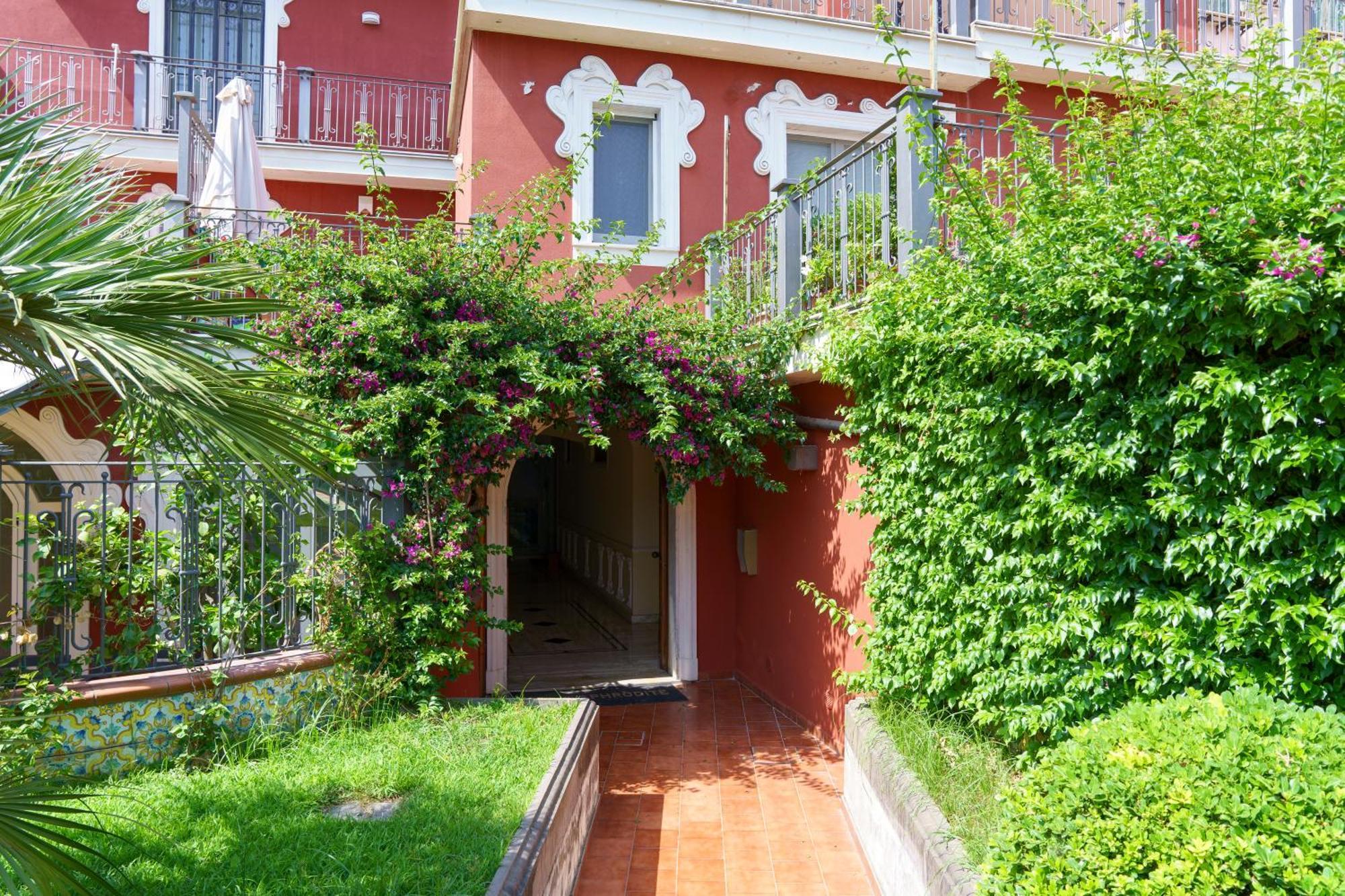 Suite Aphrodite - Exclusive Flat ซาแลร์โน ภายนอก รูปภาพ